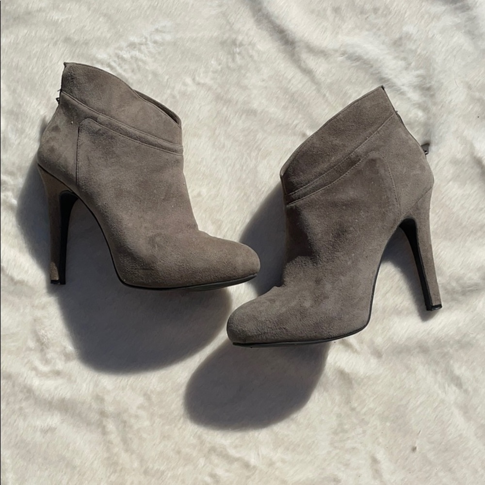 Jessica’s Simpson grey suede heeled booties